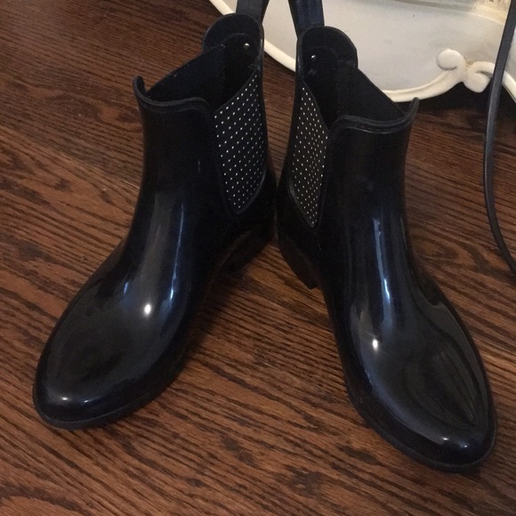 17. Black Guess Chelsea Style Rainboots🖤 - Picture 2 of 8
